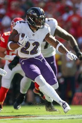 September 28, 2025: Baltimore Ravens running back Derrick Henry (22) runs the ball for a first down during the first half of an NFL, American Football Herren, USA football game against the Kansas City Chiefs at GEHA Field at Arrowhead Stadium in Kansas City, MO. CSM Kansas City United States of America - ZUMAc04_ 20250928_zma_c04_142 Copyright: xDavidxSmithx