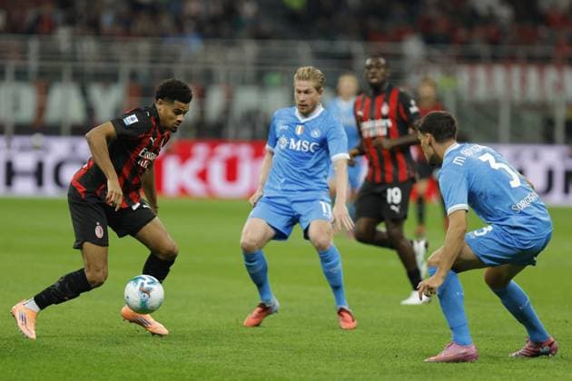 CALCIO - Serie A - AC Milan vs SSC Napoli AC Milan s ZACHARY ATHEKAME in action against Napoli s MIGUEL GUTIERREZ during the Italian Serie A Enilive soccer championship football match between AC Milan and SSC Napoli at San Siro Stadium on September 28th, 2025, Milan, Italy Milan Italy  Copyright: xIPAxSport ABACAx