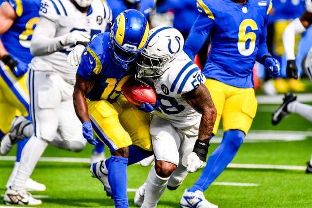 September 28, 2025 Inglewood, CA.Los Angeles Rams wide receiver Xavier Smith (19) runs in action as Indianapolis Colts linebacker Austin Ajiake (58) defends in the third quarter during the NFL, American Football Herren, USA football game.Indianapolis Colts vs. Los Angeles Rams.Mandatory Photo Credit: Cal Media Inglewood United States of America - ZUMAc04_ 20250928_zma_c04_165 Copyright: xLouisxLopezx