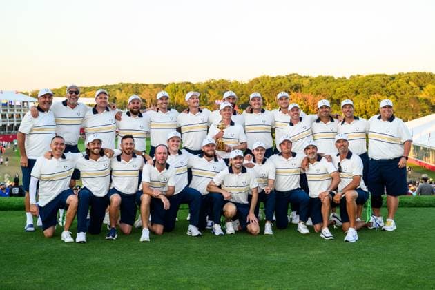 250928 Tommy Fleetwood, Shane Lowry, Rasmus Hojgaard, Justin Rose, Team Captain Luke Donald, Jon Rahm, Sepp Straka, Ludvig Aberg, Rory McIlroy, Robert MacIntyre, Tyrrell Hatton, Matt Fitzpatrick and Viktor Hovland together with their caddies of Team Europe celebrate after winning the Ryder Cup on day 3 of the Ryder Cup on September 28, 2025 in New York Photo Jesper Zerman BILDBYRAN kod JZ JZ0619 golf ryder cup day 3 bbeng jubel Copyright: JESPERxZERMAN BB250928JZ083