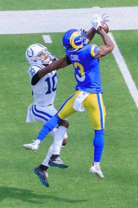September 28, 2025, Inglewood, California, USA: 3 Kamren Curl, SAF of the Los Angeles Rams intercepts a pass for 10 Adonai Mitchell, WR of the Indianapolis Colts during their regular NFL, American Football Herren, USA season game on Sunday September 28, 2025 at SoFi Stadium in Inglewood, California. Rams defeat Colts, 27-20. ARIANA RUIZ PI Inglewood USA - ZUMAp124 20250928_zaa_p124_048 Copyright: xArianaxRuizx