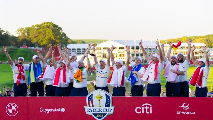 September 28, 2025, Farmingdale, Ny, United States: FARMINGDALE, NY - SEPTEMBER 28: Ludvig Aberg, Matt Fitzpatrick, Tommy Fleetwood, Tyrrell Hatton, Rasmus Hojgaard, Viktor Hovland, Shane Lowry, Robert MacIntyre, Rory McIlroy, Jon Rahm, Justin Rose, Sepp Straka, Luke Donald Europe Team Captain celebrate winning the Ryder Cup during the Ryder Cup - Singles Matches at Bethpage Black Golf Course on September 28, 2025 in Farmingdale, NY. Farmingdale United States - ZUMAt139 20250928_aaa_t139_005 Copyright: xAlxChang IsixPhotosx