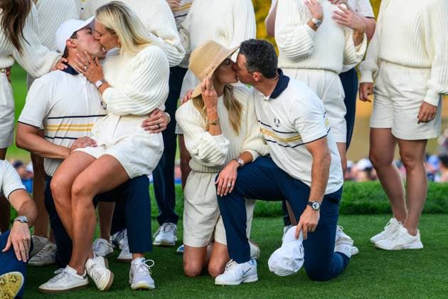 250928 Rory McIlroy and his wife Erica Stoll celebrate after winning the Ryder Cup on day 3 of the Ryder Cup on September 28, 2025 in New York Photo Jesper Zerman BILDBYRAN kod JZ JZ0619 golf ryder cup day 3 bbeng jubel  Copyright: JESPERxZERMAN BB250928JZ093