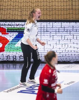 HANDBALL WOMEN DHB POKAL EIGHTEEN FINALS THC BUXTEHUDER SV FOR EDITORIAL PURPOSES ONLY p 28 09 2025 Bad Langensalza Handball Women 1 Bundesliga Women Season 2025 2026 Salzhalle DHB Pokal Round of 16 Thüringer HC Buxtehuder SV in photo Goalkeeper Laura Kuske 11 Thüringer HC Germany Thueringen Bad Langensalza Copyright SaschaxFromm Copyright: SaschaxFromm doc82lg5zepirc16bt1g3y3 ,EDITORIAL USE ONLY Copyright: SaschaxFromm