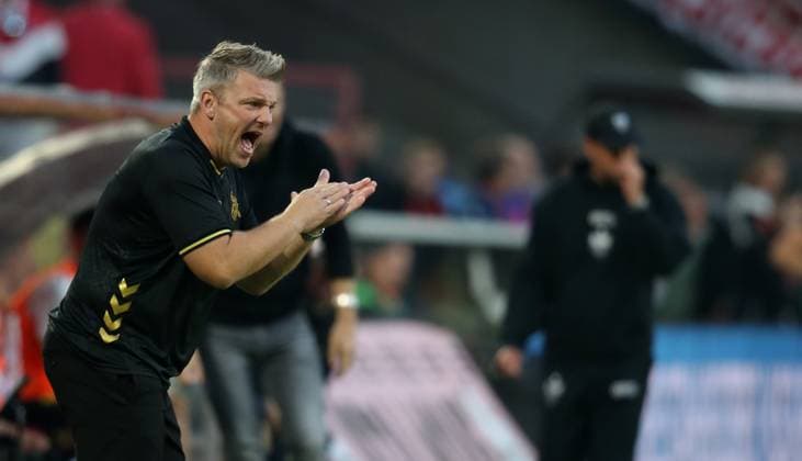 FC Koeln Vs VfB Stuttgar in Koeln, Germany - 28 Sep 2025 Lukas Kwasniok, Head Coach of FC Koeln reacts during the Bundesliga match between VfB Stuttgart and FC Koeln at RheinEnergie Stadion. ( Final score; VfB Stuttgart 2:1 FC Koeln ) Koeln Germany Copyright: xOsamaxFaisalx xSOPAxImagesx QA022