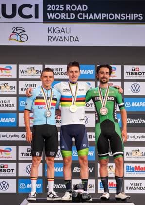 (250929) -- KIGALI, Sept. 29, 2025 -- Gold medalist Tadej Pogacar (C) of Slovenia poses for a photo with silver medalist Remco Evenepoel (L) of Belgium and bronze medalist Ben Healy of Ireland during the awarding ceremony of the men s elite road race at the 2025 UCI Road World Championships in Kigali, Rwanda, on Sept. 28, 2025. ) (SP)RWANDA-KIGALI-CYCLING-UCI-ROAD WORLD CHAMPIONSHIPS-MEN ELITE ROAD RACE LixYahui 