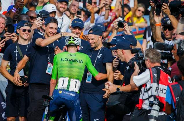 (250929) -- KIGALI, Sept. 29, 2025 -- Tadej Pogacar of Slovenia celebrates his victory with teammates after the men s elite road race at the 2025 UCI Road World Championships in Kigali, Rwanda, on Sept. 28, 2025. (Photo by Xinhua) (SP)RWANDA-KIGALI-CYCLING-UCI-ROAD WORLD CHAMPIONSHIPS-MEN ELITE ROAD RACE CyrilxNdegeya 