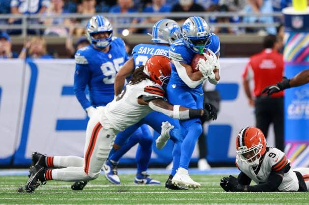 Cleveland Browns vs Detroit Lions DETROIT,MICHIGAN-SEPTEMBER 28: Detroit Lions wide receiver Kalif Raymond (11) carries the ball during an NFL, American Football Herren, USA football game between the Cleveland Browns and the Detroit Lions in Detroit, Michigan USA, on Sunday, September 28, 2025. Detroit Michigan United States  Copyright: xAmyxLemusx originalFilename:lemus-clevelan250928_npuYv.jpg