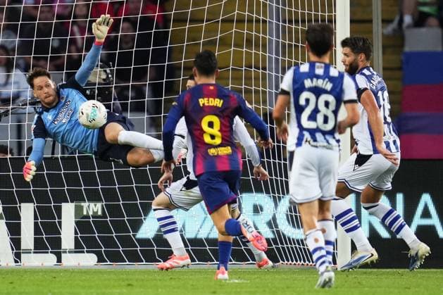 ESP: FC Barcelona, Barca - Real Sociedad. La Liga EA Sports. Date 7 Alejandro Alex Remiro of Real Sociedad during the La Liga EA Sports match between FC Barcelona and Real Sociedad played at Lluis Companys Stadium on September 28 2025 in Barcelona, Spain. kpng Copyright: xBaguxBlancox xPRESSINx PS_240928_BAR_RSO_2526_147