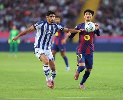 September 28, 2025, Sabadell, Barcelona, Spain: Barcelona Spain 28.09.2025 Dro Fernandez FC Barcelona, Barca and GonoÂßalo Guedes (Real Sociedad) battle for the ball during the La Liga EA Sports between FC Barcelona and Real Sociedad at Estadi Olimpic Lluis Companys on 28 September 2025 in Barcelona. Sabadell Spain - ZUMAu50_ 20250928_zsp_u50_058 Copyright: xXavixUrgelesx