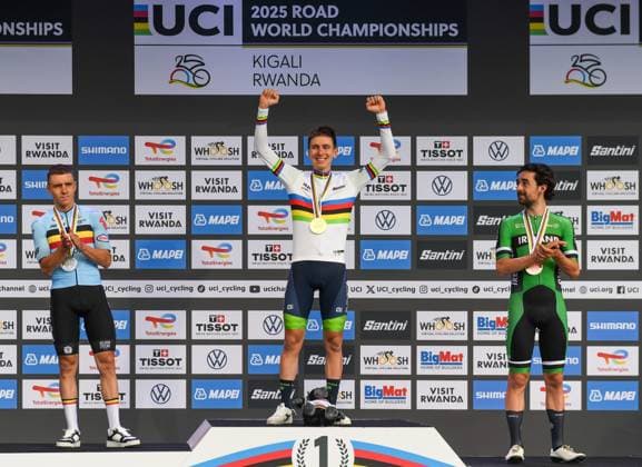 (250929) -- KIGALI, Sept. 29, 2025 -- Gold medalist Tadej Pogacar (C) of Slovenia celebrates on the podium with silver medalist Remco Evenepoel (L) of Belgium and bronze medalist Ben Healy of Ireland during the awarding ceremony of the men s elite road race at the 2025 UCI Road World Championships in Kigali, Rwanda, on Sept. 28, 2025. ) (SP)RWANDA-KIGALI-CYCLING-UCI-ROAD WORLD CHAMPIONSHIPS-MEN ELITE ROAD RACE LixYahui 