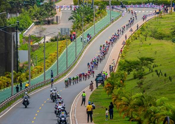 (250929) -- KIGALI, Sept. 29, 2025 -- Cyclists compete during the men s elite road race at the 2025 UCI Road World Championships in Kigali, Rwanda, on Sept. 28, 2025. (Photo by Xinhua) (SP)RWANDA-KIGALI-CYCLING-UCI-ROAD WORLD CHAMPIONSHIPS-MEN ELITE ROAD RACE CyrilxNdegeya 