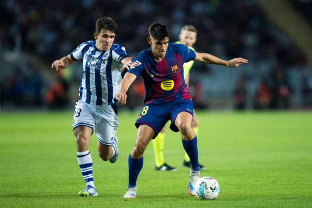 (250929) -- BARCELONA, Sept. 29, 2025 -- Gerard Martin (R) of FC Barcelona, Barca vies with Pablo Marin of Real Sociedad during the La Liga football match between FC Barcelona and Real Sociedad in Olimpico Lluis Companys Stadium in Barcelona, Spain, on Sept. 28, 2025. (Photo by Xinhua) (SP)SPAIN-BARCELONA-FOOTBALL-LA LIGA-FC BARCELONA VS REAL SOCIEDAD Joanxgosa 