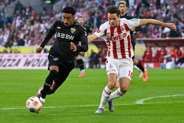 (250929) -- COLOGNE, Sept. 29, 2025 -- Jakub Kaminski (R) of FC Cologne vies with Tiago Tomas of VfB Stuttgart during the German first division Bundesliga football match between FC Cologne and VfB Stuttgart in Cologne, Germany, Sept. 28, 2025. (Photo by Xinhua) (SP)GERMANY-COLOGNE-FOOTBALL-BUNDESLIGA-COLOGNE VS STUTTGART UlrichxHufnagel 
