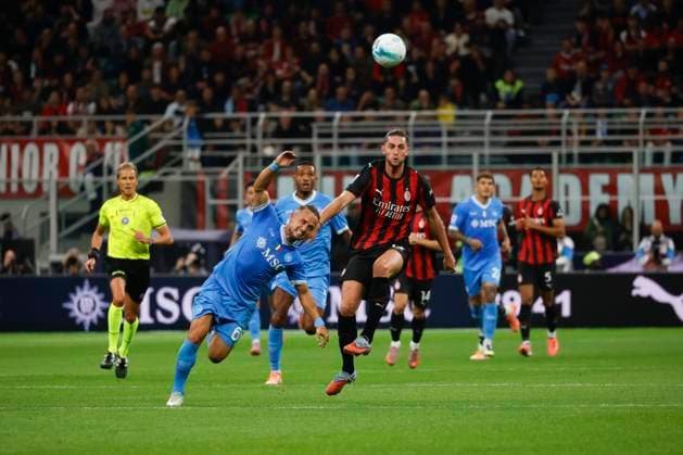 AC Milan v SSC Napoli - Serie A Adrien Rabiot and Stanislav Lobotka are in action during the Serie A match between AC Milan and Napoli at Giuseppe Meazza Stadium in Milano, Italy, on September 28, 2025. Milano Milano Italy  Copyright: xMairoxCinquettix originalFilename:cinquetti-acmilanv250928_npJio.jpg
