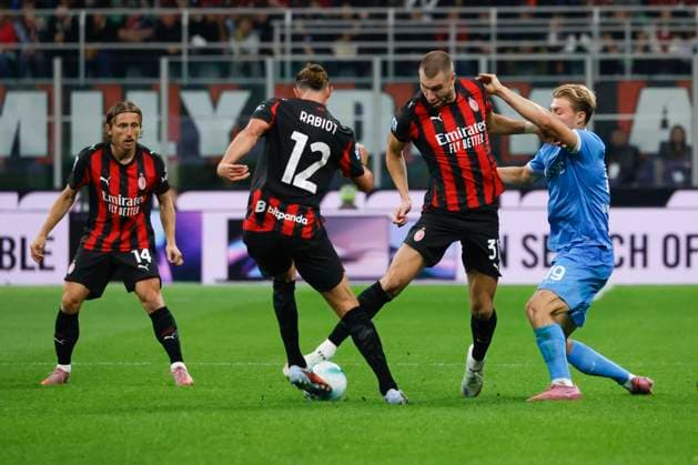 AC Milan v SSC Napoli - Serie A Adrien Rabiot and Strahinja Pavlovic play during the Serie A match between AC Milan and Napoli in Milano, Italy, on September 28, 2025, at Giuseppe Meazza Stadium. Milano Milano Italy  Copyright: xMairoxCinquettix originalFilename:cinquetti-acmilanv250928_npCVf.jpg