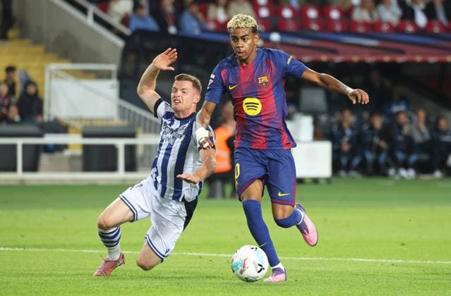 FC Barcelona, Barca v Real Sociedad - LaLiga EA Sports Lamine Yamal and Sergio Gomez play during the match between FC Barcelona and Real Sociedad, corresponding to week 7 of LaLiga EA Sports, at the Lluis Companys Stadium in Barcelona, Spain, on September 28, 2025. Barcelona Barcelona Spain  Copyright: xUrbanandsportx originalFilename:urbanandsport-fcbarcel250928_nphP3.jpg