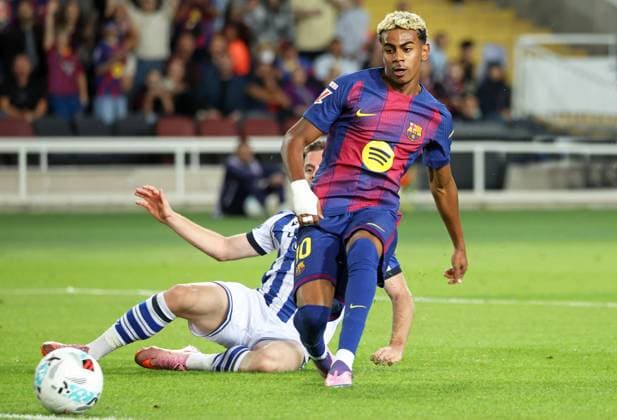 FC Barcelona, Barca v Real Sociedad - LaLiga EA Sports Lamine Yamal and Sergio Gomez play during the match between FC Barcelona and Real Sociedad, corresponding to week 7 of LaLiga EA Sports, at the Lluis Companys Stadium in Barcelona, Spain, on September 28, 2025. Barcelona Barcelona Spain  Copyright: xUrbanandsportx originalFilename:urbanandsport-fcbarcel250928_npvlI.jpg