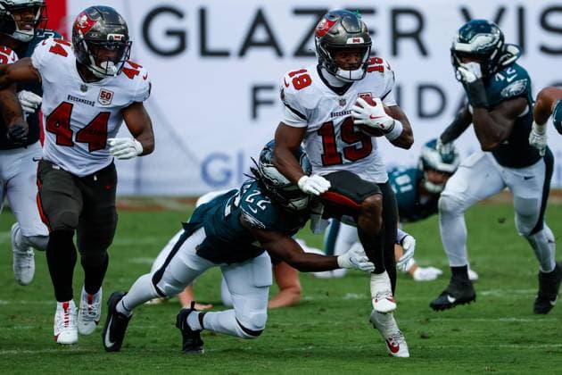 September 28, 2025, Tampa, Florida, USA: Tampa Bay Buccaneers wide receiver Kameron Johnson 19 returns a kick, while being tackled by Philadelphia Eagles cornerback Mac McWilliams 22 during the third quarter at Raymond James Stadium in Tampa on Sunday, Sept. 28, 2025. Tampa USA - ZUMAs70_ 20250928_zan_s70_051 Copyright: xJeffereexWoox Tampa USA - ZUMA0835 20250928_zan_s70_051 Copyright: xIMAGO JeffereexWoox