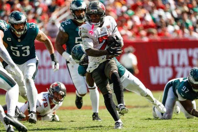 September 28, 2025, Tampa, Florida, USA: Tampa Bay Buccaneers running back Bucky Irving (7) carries the ball and is tackled by Philadelphia Eagles cornerback Kelee Ringo (7) during the fourth quarter at Raymond James Stadium in Tampa on Sunday, Sept. 28, 2025. Tampa USA - ZUMAs70_ 20250928_zan_s70_147 Copyright: xJeffereexWoox