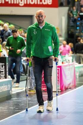 28 09 2025, xovx, Handball Daikin Handball Bundesliga, HSG Wetzlar GWD Minden Bart Ravensbergen HSG Wetzlar back in Wetzlar Wetzlar Buderus Arena Hessen Germany EN after surviving knee surgery