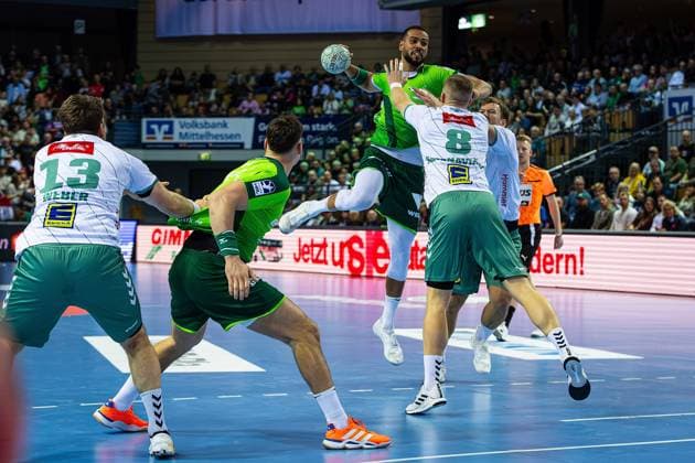 28 09 2025, xovx, Handball Daikin Handball Bundesliga, HSG Wetzlar GWD Minden v l Ian Weber GWD Minden , Josip Simic HSG Wetzlar , Philipp Ahouansou HSG Wetzlar , Karolis Antanavicius GWD Minden , Tom Bergner GWD Minden Wetzlar Buderus Arena Hessen Germany EN