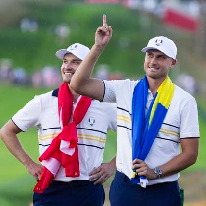 September 28, 2025, Farmingdale, Ny, United States: FARMINGDALE, NY - SEPTEMBER 28: Rasmus Hojgaard and Ludvig Aberg of Team Europe at the Ryder Cup trophy presentation during the Ryder Cup - Singles Matches at Bethpage Black Golf Course on September 28, 2025 in Farmingdale, NY. Ryder Cup - Singles Matches  - ZUMAt139 20250928_aaa_t139_084 Copyright: xAlxChang IsixPhotosx