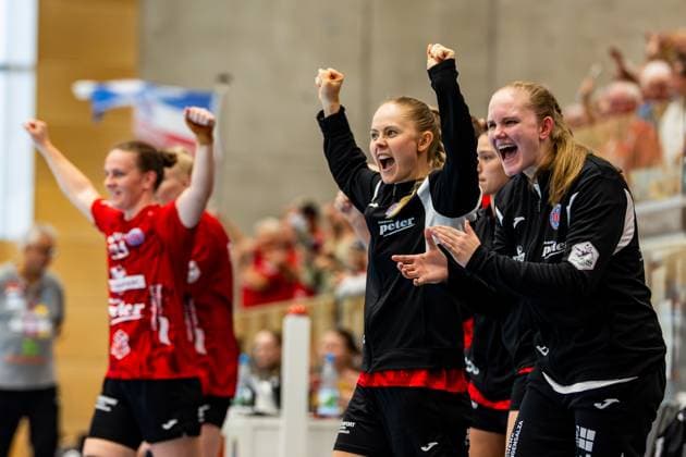 28 09 2025, GER, Handball, Women, Season 2025 2026, DHB Cup 2 Round Round of 16, Thueringer HC Buxtehuder SV Rikke Hoffbeck Petersen Thueringer HC,22 , Laura Kuske Thueringer HC,11 99947 Bad Langensalza Salza Halle Sporthalle Mehrz Thüringen Germany