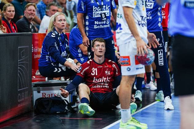 Emil Manfeldt Jakobsen SG Flensburg Handewitt, 31 after push against LED board on the ground GER, SG Flensburg Handewitt vs Frisch Auf Goeppingen, Handball, Bundesliga, Matchday 6, Season 2026 2026, 28 09 2025 GER, SG Flensburg Handewitt vs Frisch Auf Goeppingen, Handball, Bundesliga, Matchday 6, Season 2026 2026, 28 09 2025 Flensburg Copyright: xEibner-Pressefoto MarcelxvonxFehrnx EP_MFN