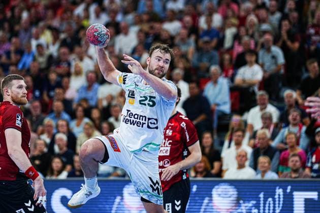 Throw Goal Ludwig Jurmala Astroem Frisch Auf Goeppingen, 25 GER, SG Flensburg Handewitt vs Frisch Auf Goeppingen, Handball, Bundesliga, Matchday 6, Season 2026 2026, 28 09 2025 GER, SG Flensburg Handewitt vs Frisch Auf Goeppingen, Handball, Bundesliga, Matchday 6, Season 2026 2026, 28 09 2025 Flensburg Copyright: xEibner-Pressefoto MarcelxvonxFehrnx EP_MFN