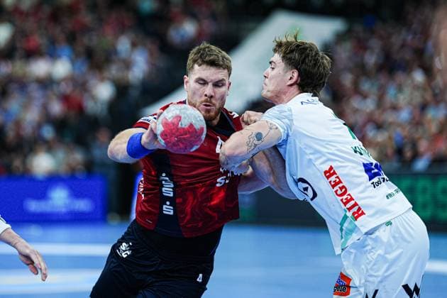 Johannes Golla SG Flensburg Handewitt, 04 , Victor Kloeve Frisch Auf Goeppingen, 07 GER, SG Flensburg Handewitt vs Frisch Auf Goeppingen, Handball, Bundesliga, Matchday 6, Season 2026 2026, 28 09 2025 GER, SG Flensburg Handewitt vs Frisch Auf Goeppingen, Handball, Bundesliga, Matchday 6, Season 2026 2026, 28 09 2025 Flensburg Copyright: xEibner-Pressefoto MarcelxvonxFehrnx EP_MFN