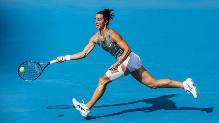 BEIJING, CHINA - SEPTEMBER 29: Lois Boisson of France competes in the Women s Singles Round of 32 match against Emma Navarro of the United States on day 8 of the 2025 China Open at the National Tennis Center on September 29, 2025 in Beijing, China.  Copyright: xVCGx 111593935957
