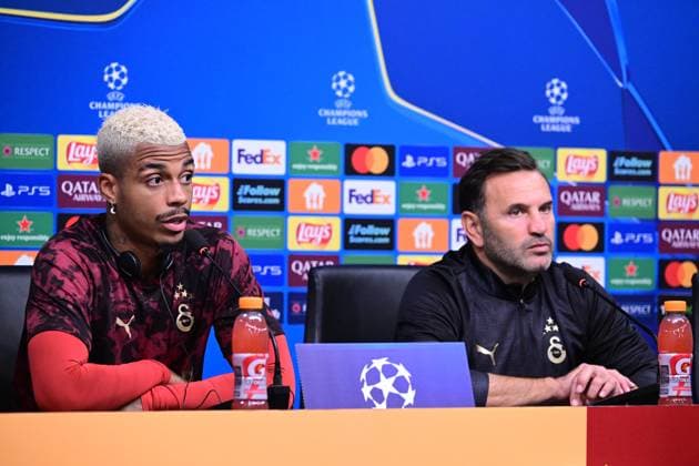 Ahead of Galatasaray v Liverpool - UEFA Champions League ISTANBUL, TURKIYE - SEPTEMBER 29: Head Coach Okan Buruk (R) and player Mario Lemina (L) of Galatasaray attend a press conference, PK, Pressekonferenz at Kemerburgaz Metin Oktay Facilities ahead of UEFA Champions League football match against Liverpool in Istanbul, Turkiye on September 29, 2025. Abdulhamid Hosbas Anadolu Istanbul Turkey. Editorial use only. Please get in touch for any other usage.  Copyright: x2025xAnadoluxAbdulhamidxHosbasx
