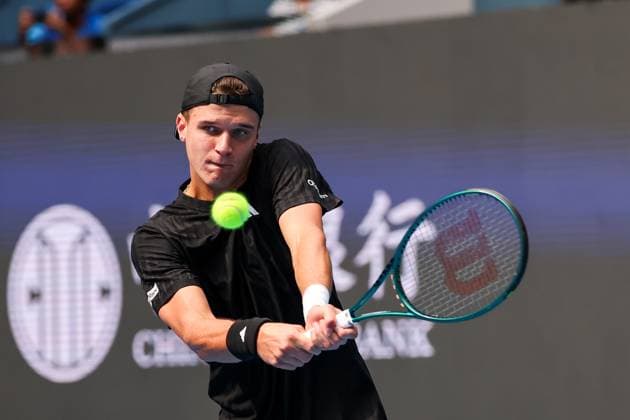 BEIJING, CHINA - SEPTEMBER 29: Jakub Mensik of the Czech Republic competes in the Men s Singles Quarterfinal match against Alex De Minaur of Australia on day 8 of the 2025 China Open at the National Tennis Center on September 29, 2025 in Beijing, China.  Copyright: xVCGx 111593931604