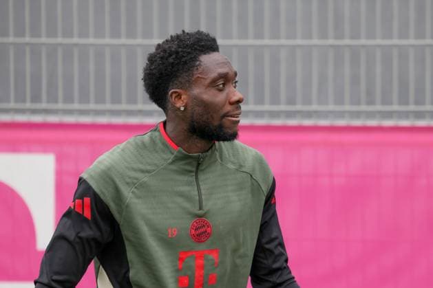Injured Alphonso Davies FC Bayern Muenchen, 19 on the training pitch, GER, Final training, FC Bayern Muenchen, Football, UEFA Champions League, League phase, Matchday 2, 2025 2026 season, 29 09 2025, GER, Final training, FC Bayern Muenchen, Football, UEFA Champions League, League phase, Matchday 2, 2025 2026 season, 29 09 2025 Muenchen Copyright: xEibner-Pressefoto JennixMaulx EP_JML