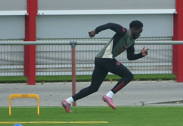 20 09 2025, Final training, FC Bayern Muenchen Saebenerstrasse, Football Sport, in the picture Alphons Davies FC Bayern Muenchen in build-up training