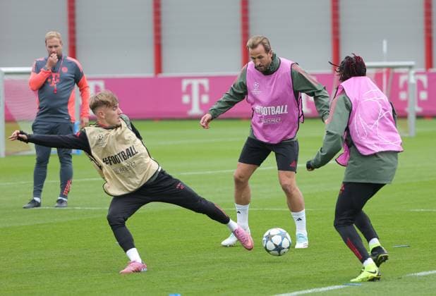 20 09 2025, Final training, FC Bayern Muenchen Saebenerstrasse, Football Sport, in the picture Lennart Karl FC Bayern Muenchen , Harry Kane FC Bayern Muenchen and Michael Olise FC Bayern Muenchen