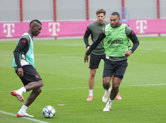 20 09 2025, Final training, FC Bayern Muenchen Saebenerstrasse, Football Sport, in the picture Nicolas Jackson FC Bayern Muenchen , Leon Goretzka FC Bayern Muenchen and Jonathan Tah FC Bayern Muenchen