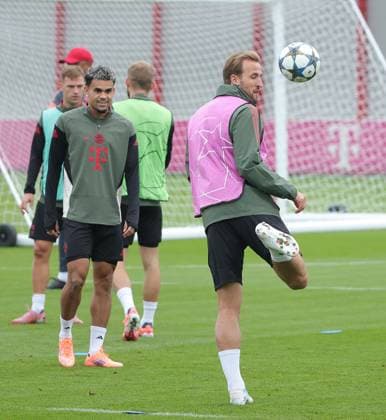 20 09 2025, Final training, FC Bayern Muenchen Saebenerstrasse, Football Sport, in the picture Joshua Kimmich FC Bayern Muenchen , with Konrad Laimer FC Bayern Muenchen , and Luis Diaz FC Bayern Muenchen with Harry Kane FC Bayern Muenchen