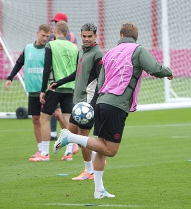 20 09 2025, Final training, FC Bayern Muenchen Saebenerstrasse, Soccer Sport, in the picture Luis Diaz FC Bayern Muenchen and Harry Kane FC Bayern Muenchen