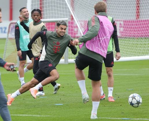 20 09 2025, Final training, FC Bayern Muenchen Saebenerstrasse, Football Sport, in the picture Raphael Guerreiro FC Bayern Muenchen , Wisdom Mike FC Bayern Muenchen ,ld and Harry Kane FC Bayern Muenchen