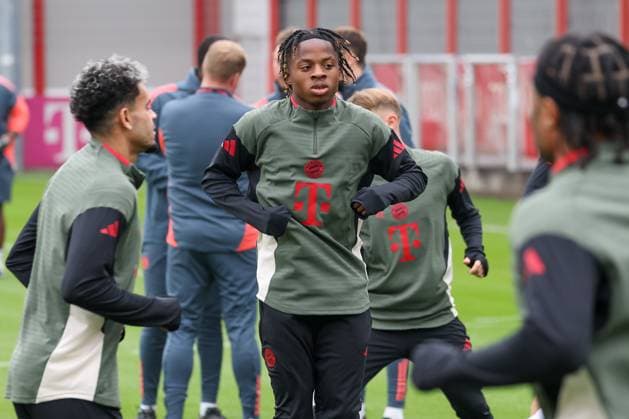 Wisdom Mike FC Bayern Muenchen, 36 , with Luis Diaz FC Bayern Muenchen, 14 and Serge Gnabry FC Bayern Muenchen, 07 , GER, Final training, FC Bayern Muenchen, Football, UEFA Champions League, League Phase, Matchday 2, 2025 2026 season, 29 09 2025, GER, Final training, FC Bayern Muenchen, Football, UEFA Champions League, League Phase, Matchday 2, 2025 2026 season, 29 09 2025 Muenchen Copyright: xEibner-Pressefoto JennixMaulx EP_JML