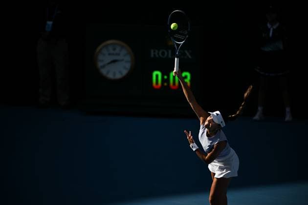 (250929) -- BEIJING, Sept. 29, 2025 -- Camila Osorio serves during the women s singles third round match between Iga Swiatek of Poland and Camila Osorio of Colombia at 2025 China Open tennis tournament in Beijing, China, Sept. 29, 2025. ) (SP)CHINA-BEIJING-TENNIS-CHINA OPEN-WOMEN S SINGLES-THIRD ROUND(CN) XinxMengchen 