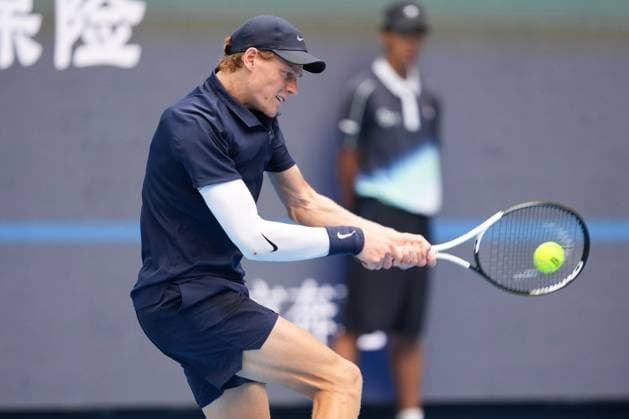 (250929) -- BEIJING, Sept. 29, 2025 -- Jannik Sinner hits a return during the men s singles quarterfinal match between Jannik Sinner of Italy and Fabian Marozsan of Hungary at 2025 China Open tennis tournament in Beijing, China, Sept. 29, 2025. ) (SP)CHINA-BEIJING-TENNIS-CHINA OPEN-MEN S SINGLES-QUARTERFINALS(CN) NaxYuqi 