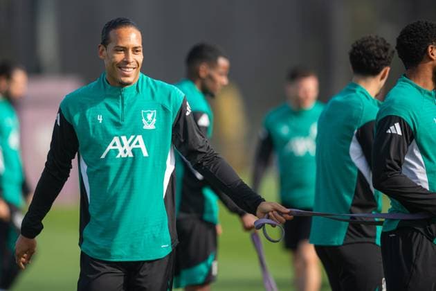 Football - UEFA Champions League - Galatasaray A.Åž. Liverpool FC - MD-1 LIVERPOOL, ENGLAND - Monday, September 29, 2025: Liverpool s captain Virgil van Dijk during a training session at the AXA Training Centre ahead of the UEFA Champions League match between Galatasaray A.Åž. and Liverpool FC. (Photo by Richard Martin-Roberts Propaganda) LIVERPOOL AXA Training Centre MERSEYSIDE ENGLAND  Copyright: xDavidxRawcliffex P2025-09-29-Liverpool_UCL_TRAINING