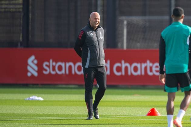 Football - UEFA Champions League - Galatasaray A.Åž. Liverpool FC - MD-1 LIVERPOOL, ENGLAND - Monday, September 29, 2025: Liverpool s head coach Arne Slot during a training session at the AXA Training Centre ahead of the UEFA Champions League match between Galatasaray A.Åž. and Liverpool FC. (Photo by Richard Martin-Roberts Propaganda) LIVERPOOL AXA Training Centre MERSEYSIDE ENGLAND  Copyright: xDavidxRawcliffex P2025-09-29-Liverpool_UCL_TRAINING-15