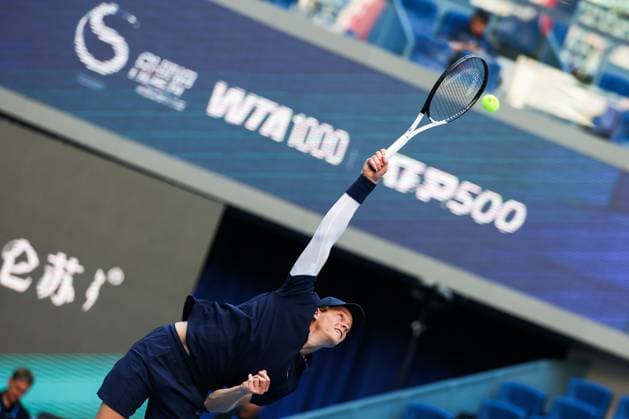 BEIJING, CHINA - SEPTEMBER 29: Jannik Sinner of Italy competes in the Men s Singles Quarterfinal match against Fabian Marozsan of Hungary on day 8 of the 2025 China Open at the National Tennis Center on September 29, 2025 in Beijing, China.  Copyright: xVCGx 111593944065