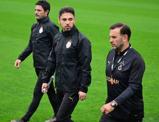 Ahead of UEFA Championship League: Galatasaray v Liverpool ISTANBUL, TURKIYE - SEPTEMBER 29: Head coach of Galatasaray Okan Buruk (R) leads training session at Kemerburgaz Metin Oktay Training Facility ahead of UEFA Champions League football match against Liverpool in Istanbul, Turkiye on September 29, 2025. Abdulhamid Hosbas Anadolu Istanbul Turkey. Editorial use only. Please get in touch for any other usage.  Copyright: x2025xAnadoluxAbdulhamidxHosbasx