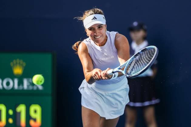 BEIJING, CHINA - SEPTEMBER 29: Camila Osorio of Colombia competes in the Women s Singles Round of 32 match against Iga Swiatek of Poland on day 8 of the 2025 China Open at the National Tennis Center on September 29, 2025 in Beijing, China.  Copyright: xVCGx 111593944523