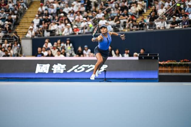 BEIJING, CHINA - SEPTEMBER 29: Emma Raducanu of Great Britain competes in the Women s Singles Round of 32 match against Jessica Pegula of the United States on day 8 of the 2025 China Open at the National Tennis Center on September 29, 2025 in Beijing, China.  Copyright: xVCGx 111593990075